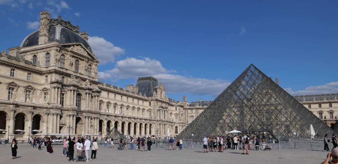 Париж от Варна през май