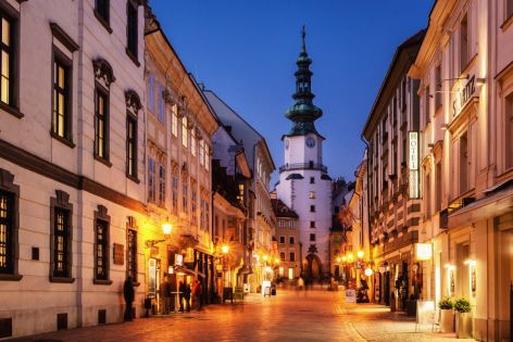 Екскурзия в Словакия - Коледни базари в Братислава, със самолет и обслужване на български език! Полет от Варна!